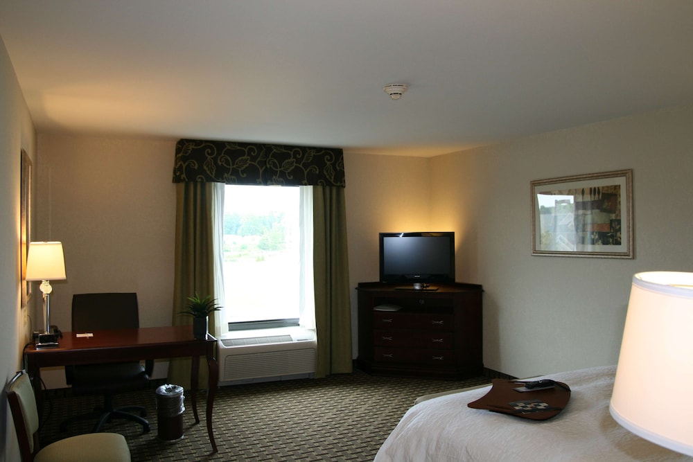 Hampton Inn & Suites Cleveland Mentor - photo 17