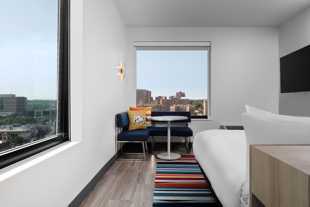 Aloft Kansas City Country Club Plaza - photo 11