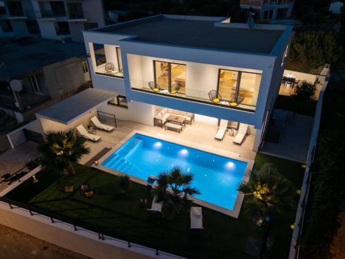Luxury villa with a swimming pool Primosten 23550 — 4-Star Luxury Hotel in Primosten, Croatia