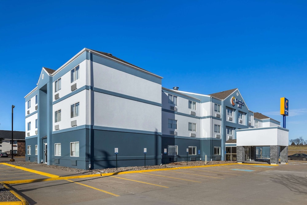 AmericInn by Wyndham Davenport - featured photo