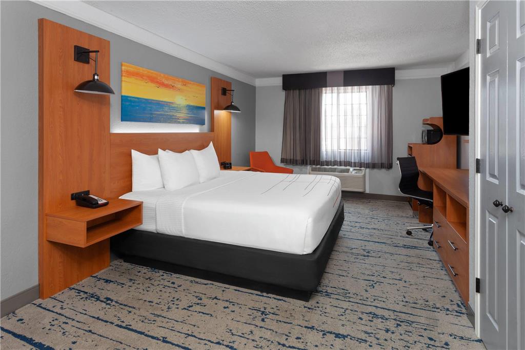 La Quinta Inn by Wyndham Champaign - photo 26