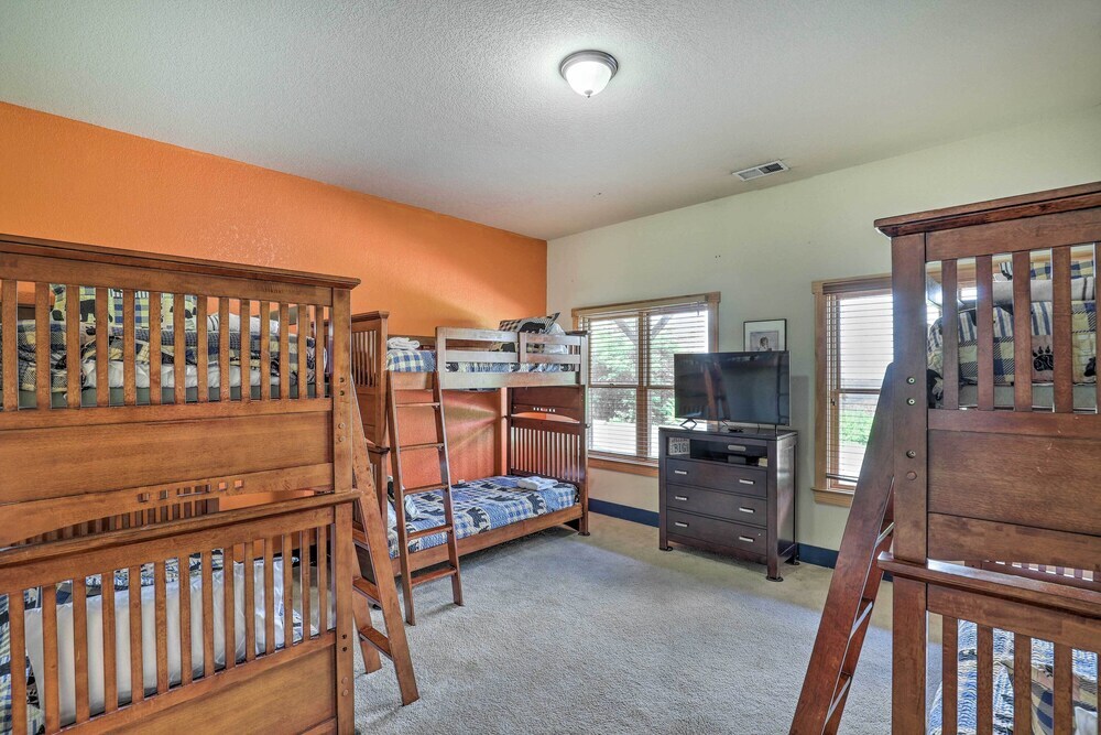 Getaway Chalet In Mars Hill With Hot Tub And Views 17932821 — Mars Hill