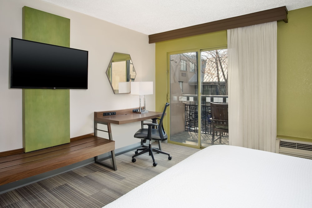 Holiday Inn Express Nashville Airport - photo 5