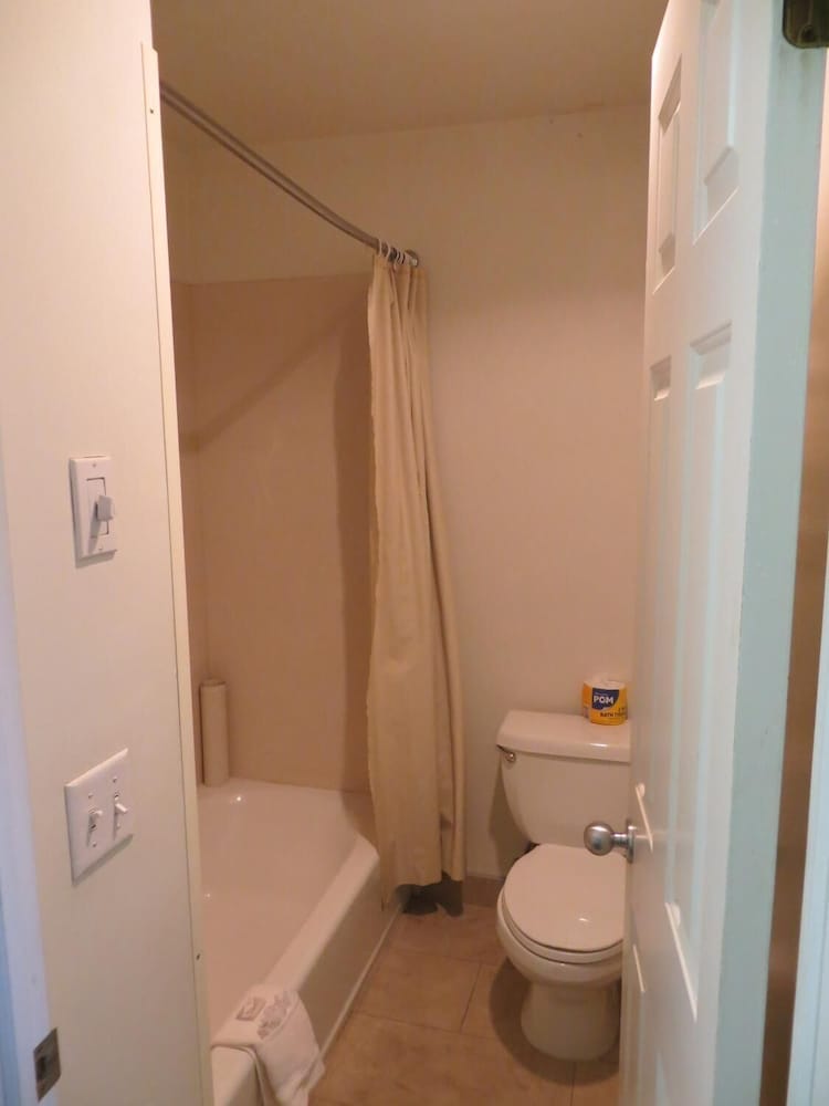 Four Corners Inn - photo 20