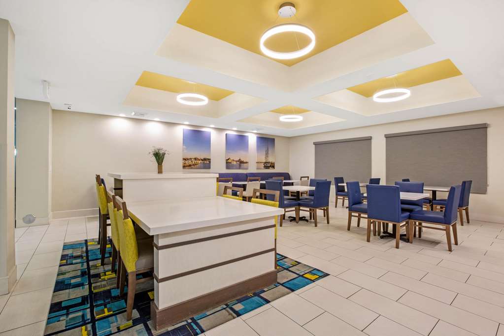 La Quinta Inn & Suites by Wyndham NE Long Beach Cypress - photo 28