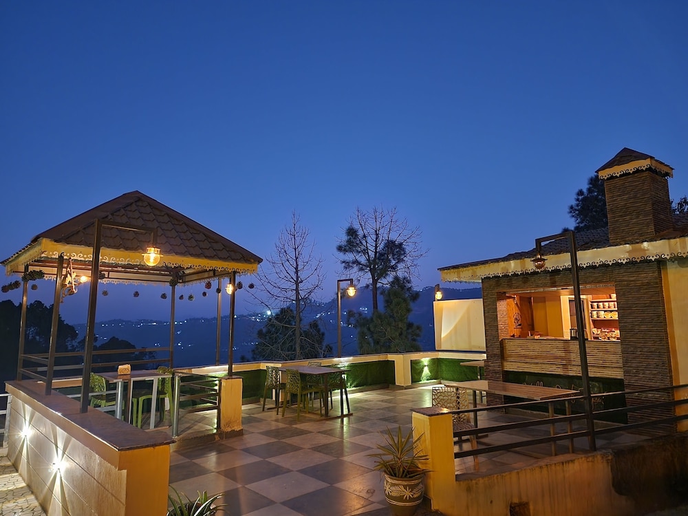 Pine Valley Resort - carbon neutral hotel in Kasauli