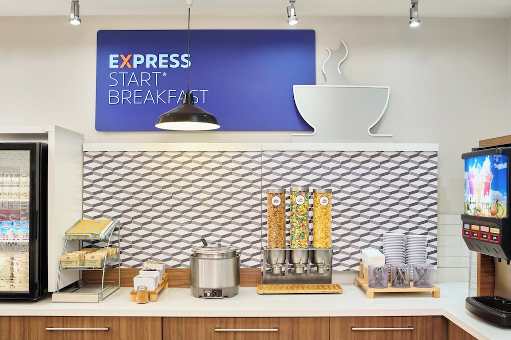 Holiday Inn Express Waikiki by IHG - photo 64
