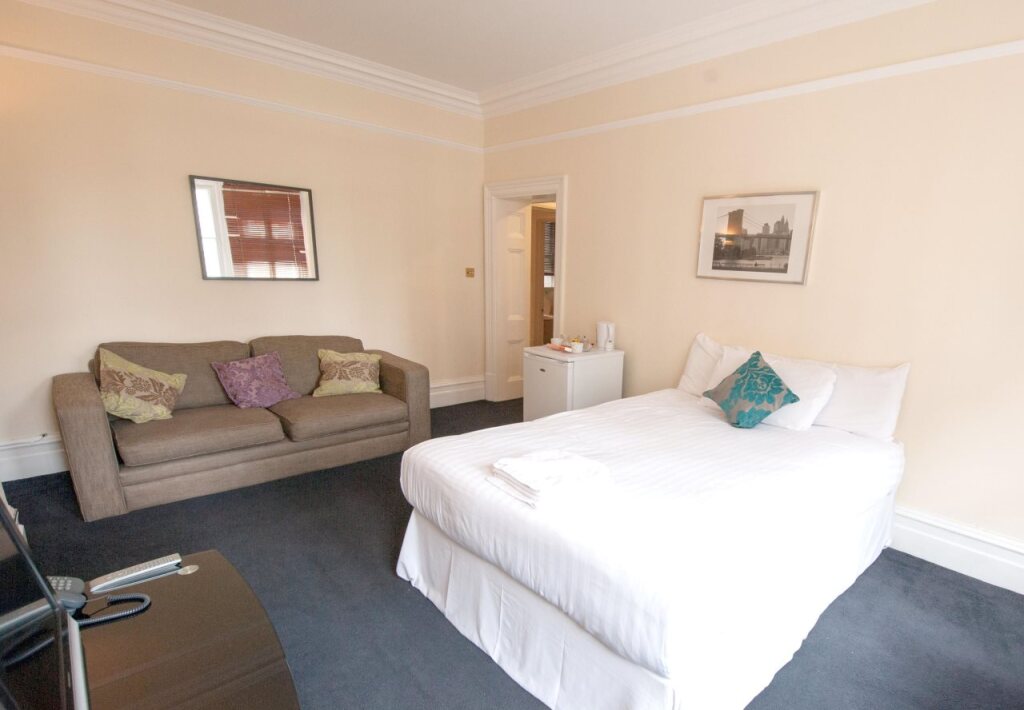 159 Knightsbridge Hotel