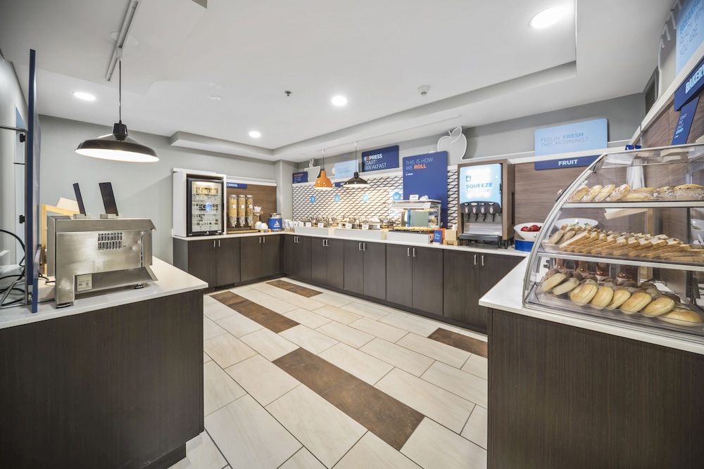 Holiday Inn Express Chicago NW Vernon Hills by IHG - photo 25