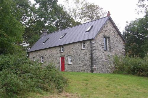 Ysgubor y Tanybryn The barn with a view and a spa. in Tregaron, United Kingdom
