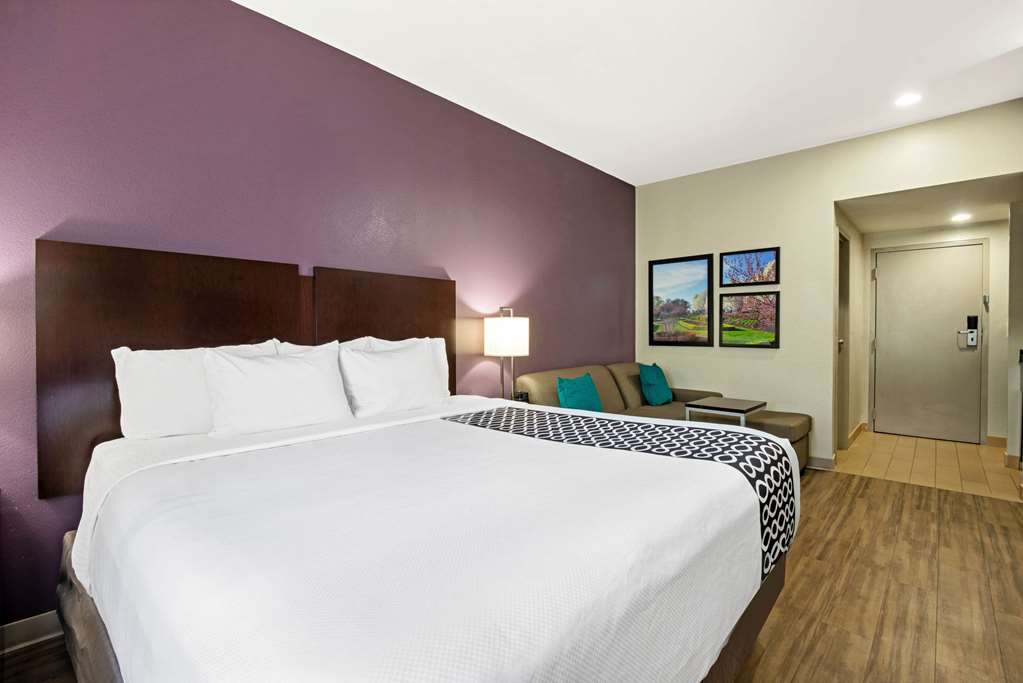 La Quinta Inn & Suites by Wyndham New Cumberland Harrisburg - photo 24