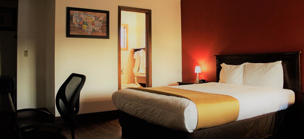 Econo Lodge Inn and Suites Central - photo 8
