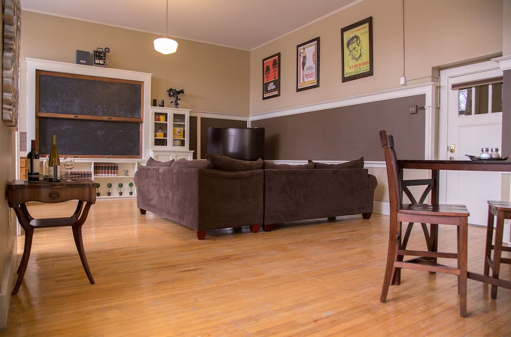 School 31 Lofts at Colors Studios - photo 91