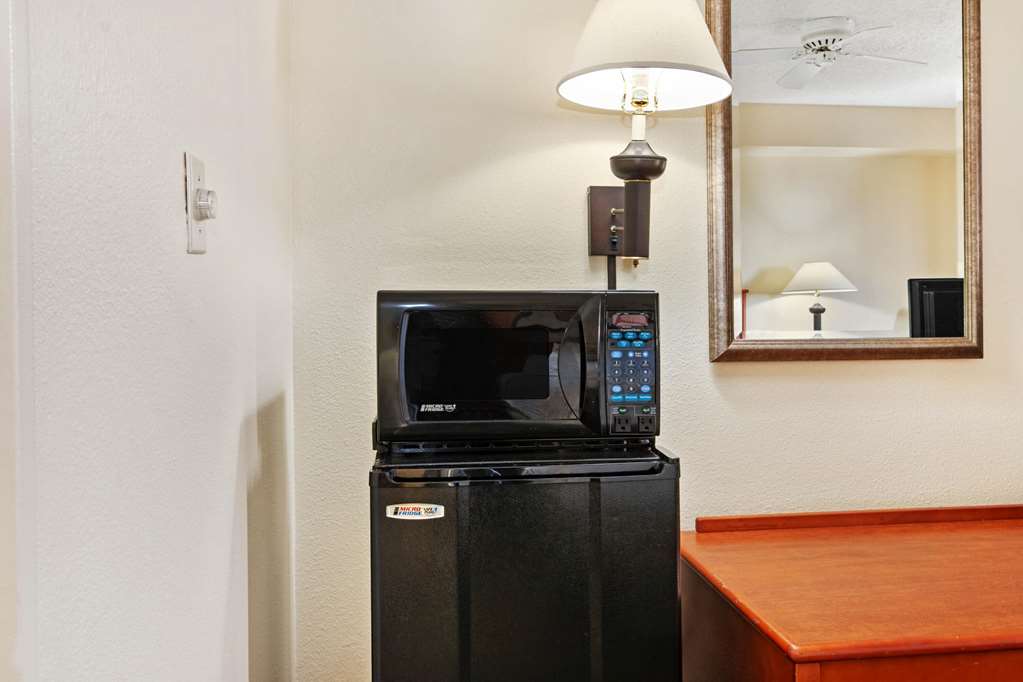La Quinta Inn & Suites by Wyndham Albuquerque Journal Ctr NW - photo 22