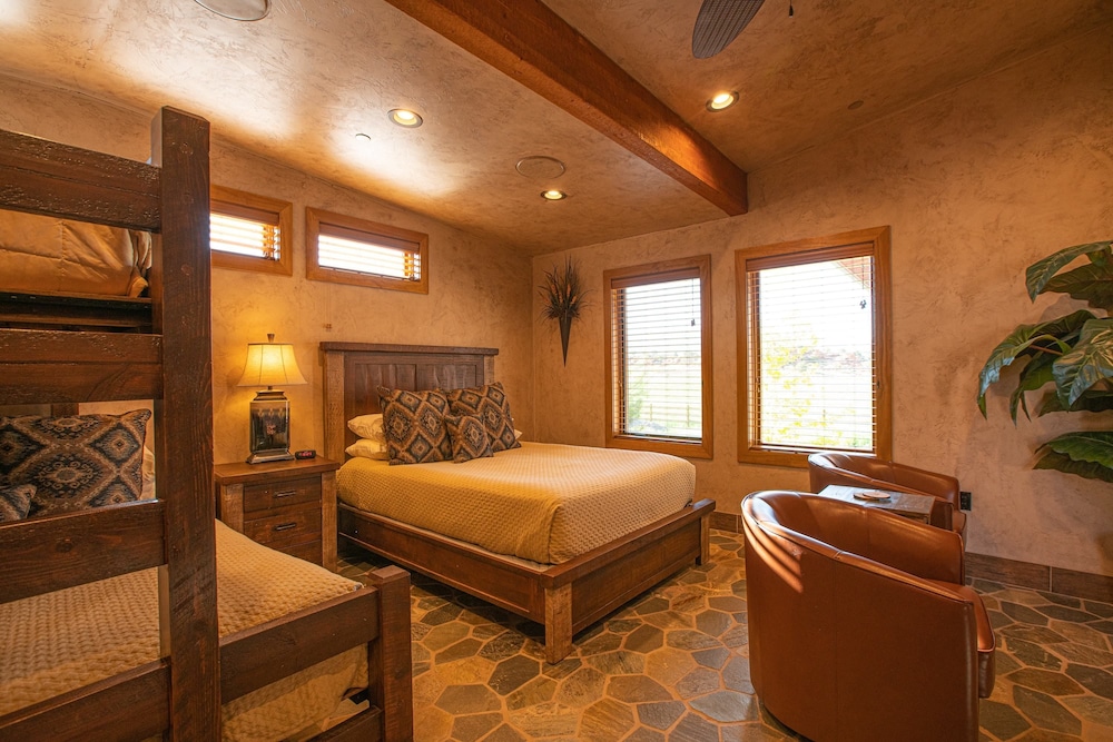 Cougar Ridge Resort LLC - photo 8