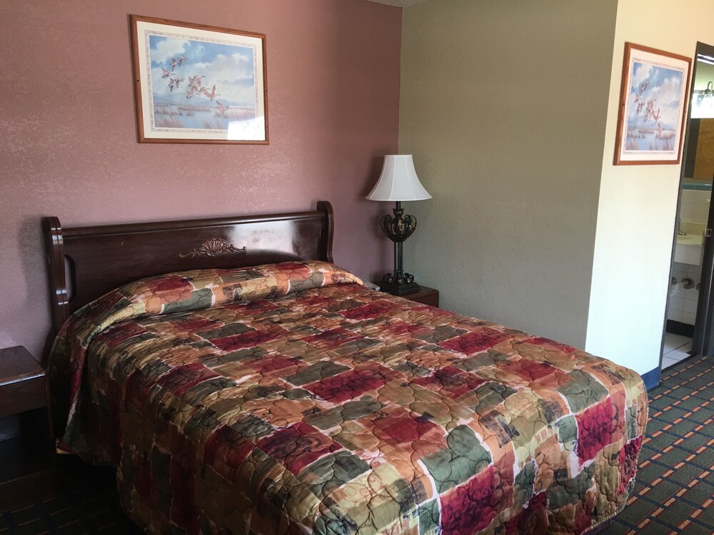 Best Value Inn Motel Sandusky - photo 30