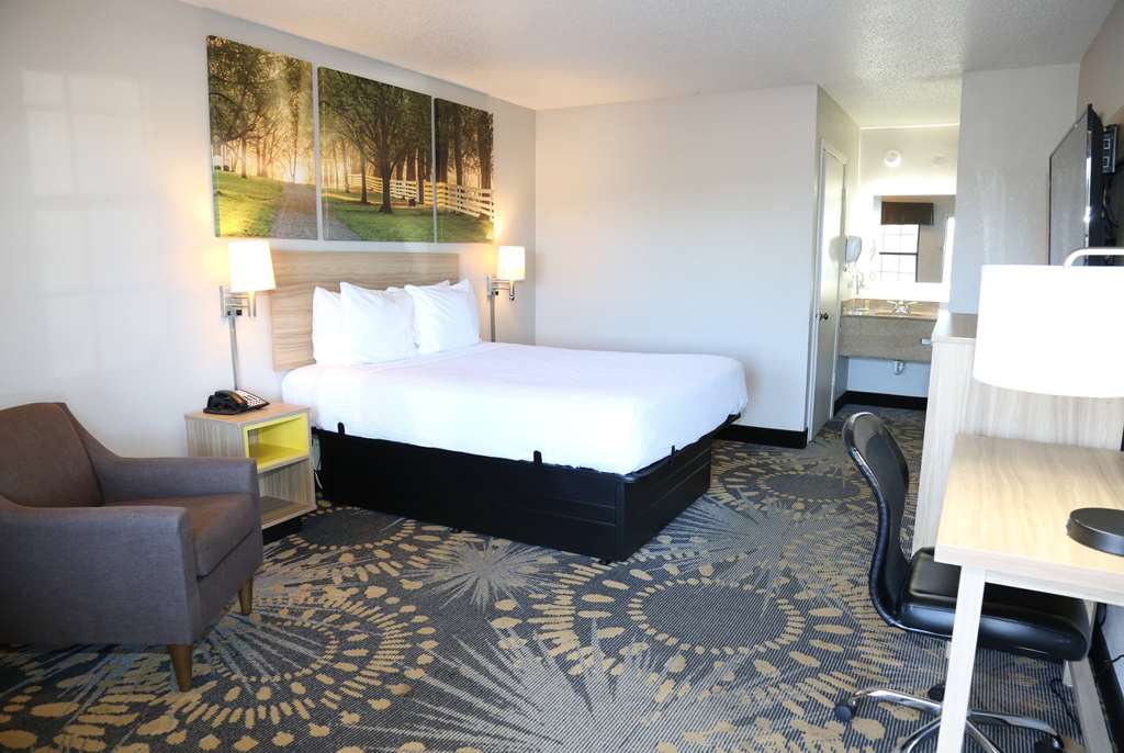 Days Inn by Wyndham Monroe LA - photo 30