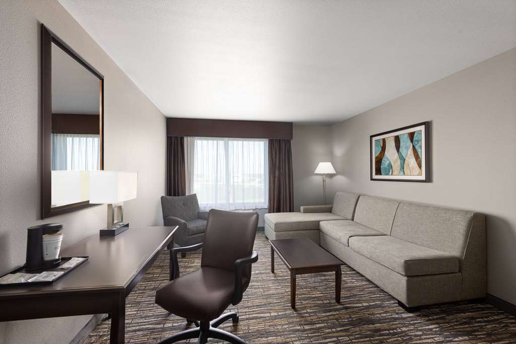 La Quinta Inn & Suites by Wyndham Sioux Falls - photo 31