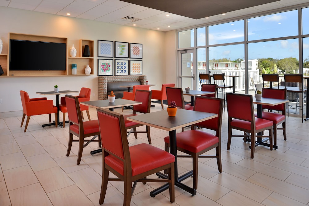 Holiday Inn Express & Suites West Melbourne by IHG - photo 55