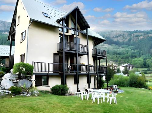 Apartment Route De Rochebrune — 4-Star Luxury Hotel in Le Monetier-Les-Bains, France