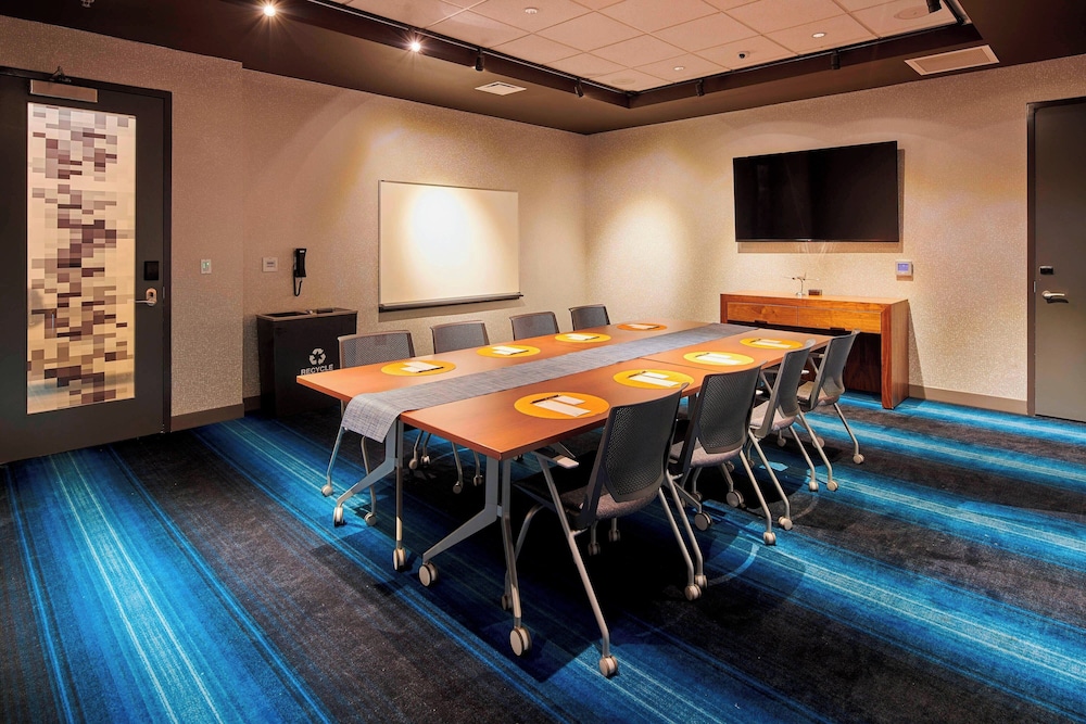 Aloft Cleveland Airport - photo 26
