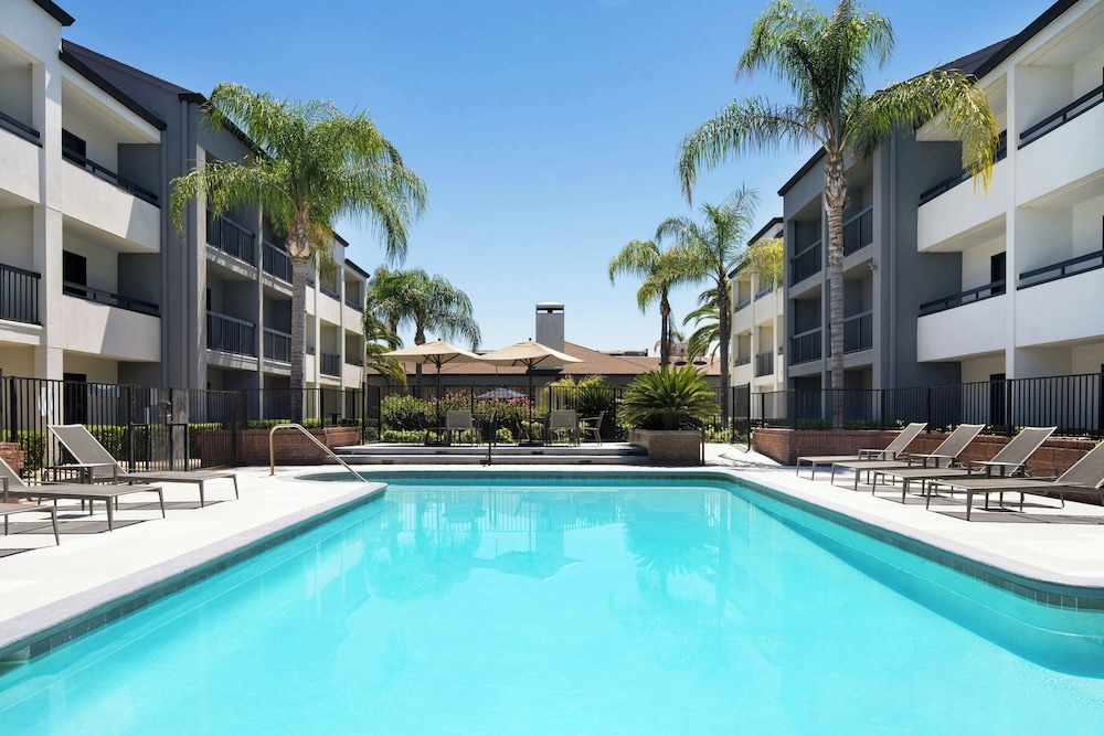 Courtyard by Marriott Fresno - photo 14