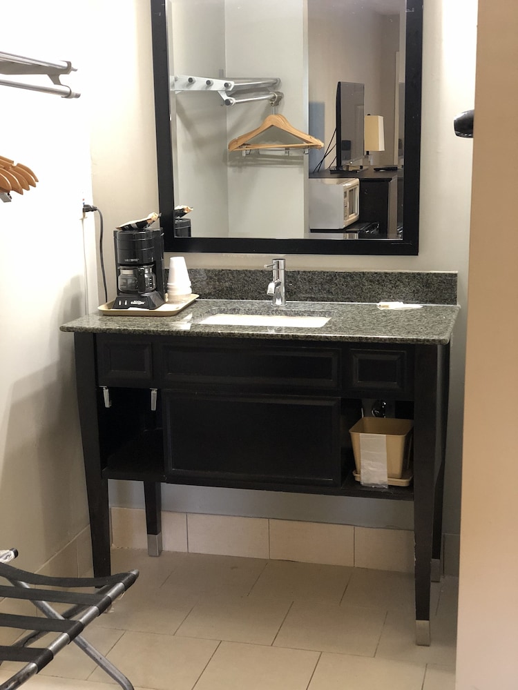 Deerfield Inn & Suites - photo 22