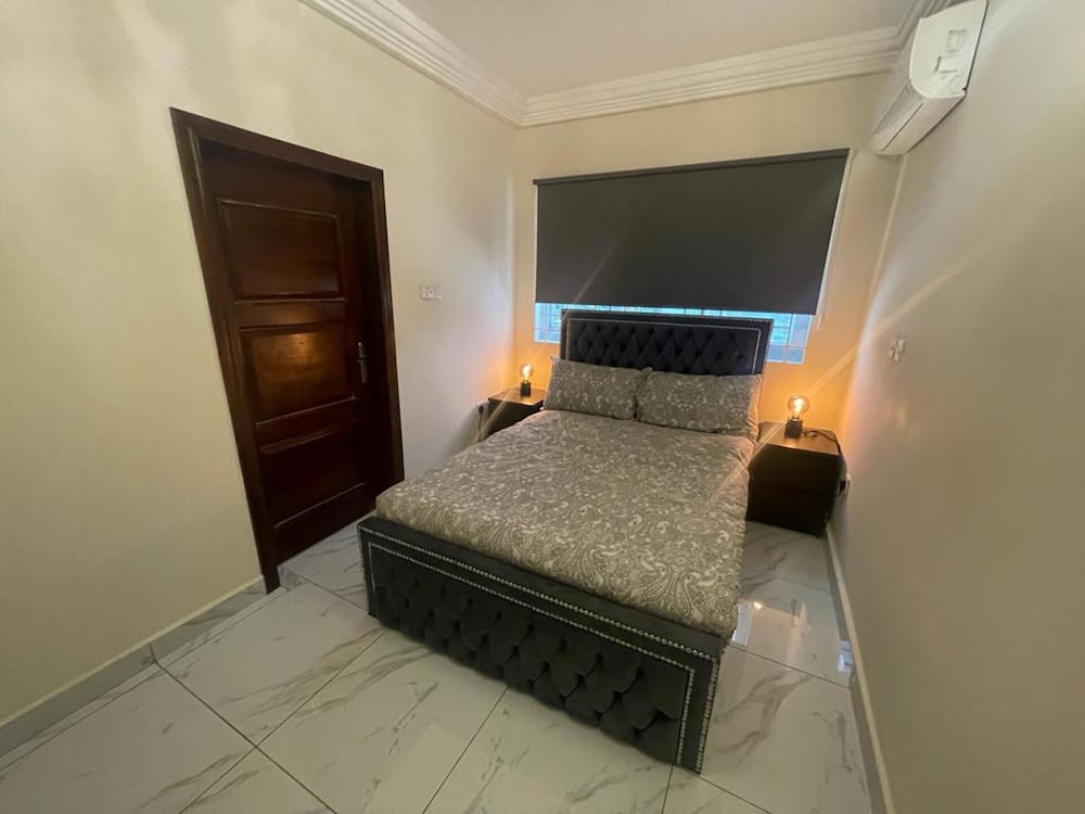 3 Bed Apartment Sleeps 6 Parking Patio Wifi — Freetown — photo 2