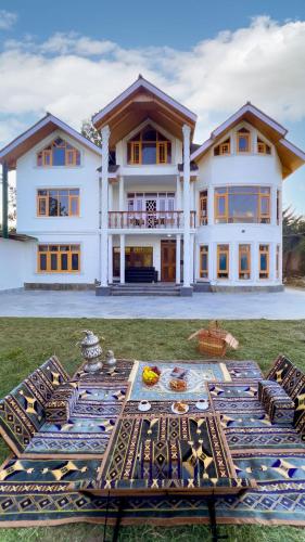 Buhayra Lakefront by VEO Part of StayVista in Srinagar, India