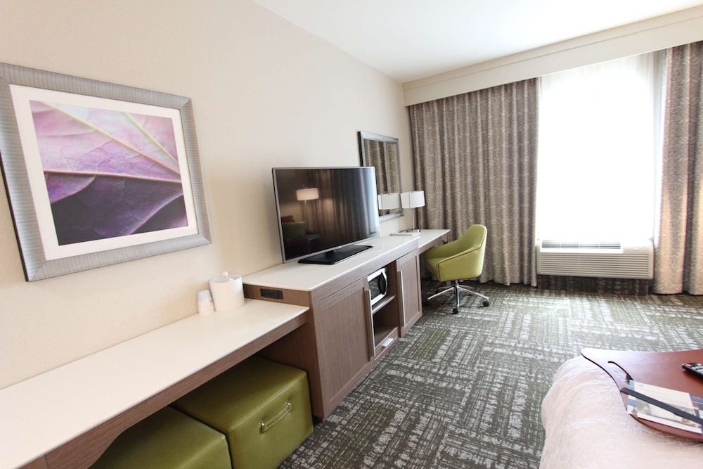 Hampton Inn & Suites Dallas Market Center - photo 29