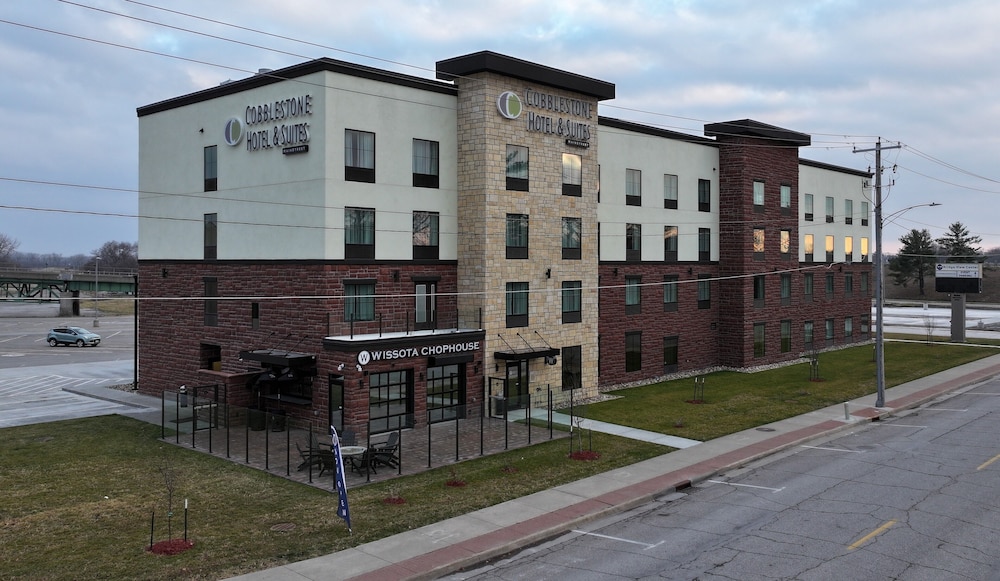 Cobblestone Hotel & Suites Ottumwa - photo 2