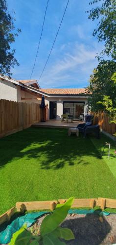 Le Petit Paradis Proche Plage du Mauret Bassin in Andernos-Les-Bains, France