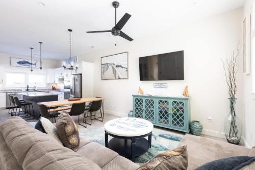 New Build with Rooftop Deck & Panoramic Ocean Views — Kill Devil Hills — photo 3