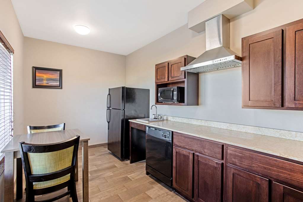 La Quinta Inn & Suites by Wyndham Paducah - photo 32