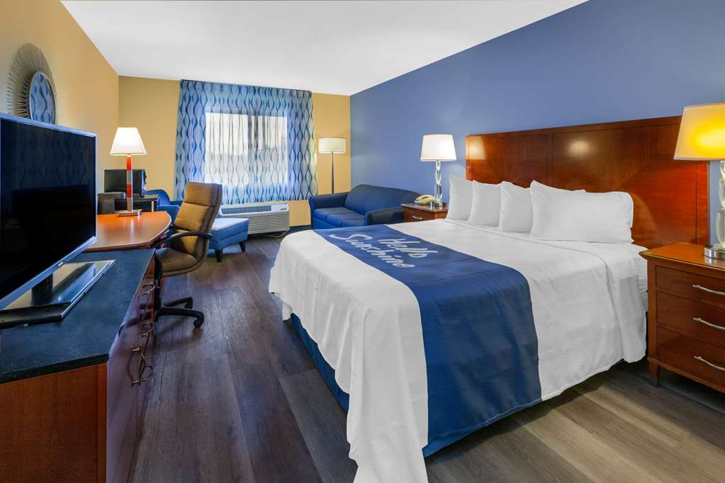 Days Inn by Wyndham Milan Sandusky South - photo 12
