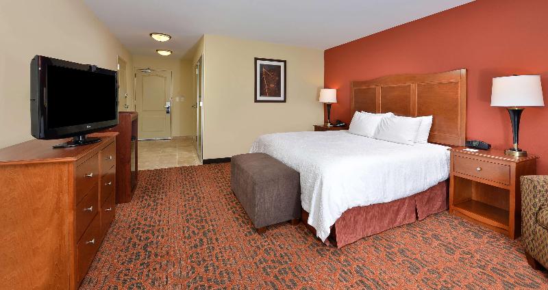 Hampton Inn Ottumwa - photo 59