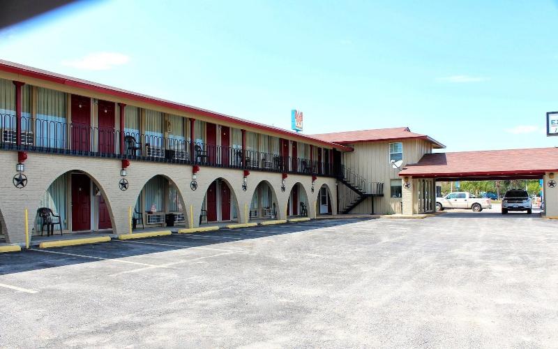 Executive Inn and Suites - last minute hotel in Goliad