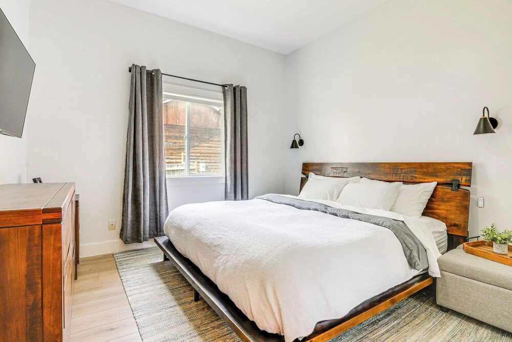 Steps to Lake Pagosa Remodeled Home w Sleds — 4-Star Luxury Hotel in Pagosa Springs, United States
