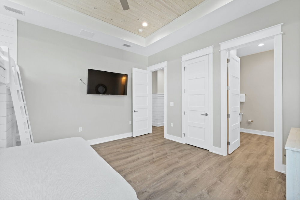 Beach House Totally Beachin by PHG — 4-Star Luxury Hotel in Panama City Beach, United States