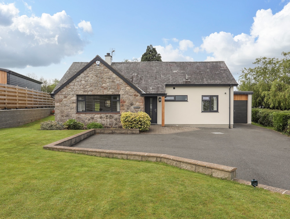 Bronallt — hotel in Y Felinheli
