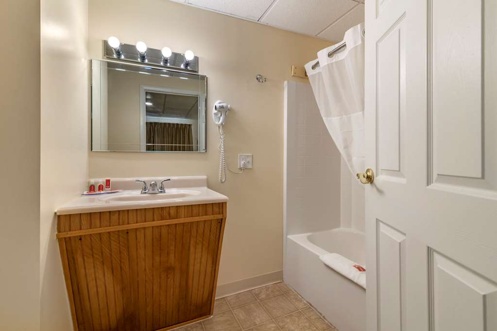 Rodeway Inn Lake George Outlets - photo 20