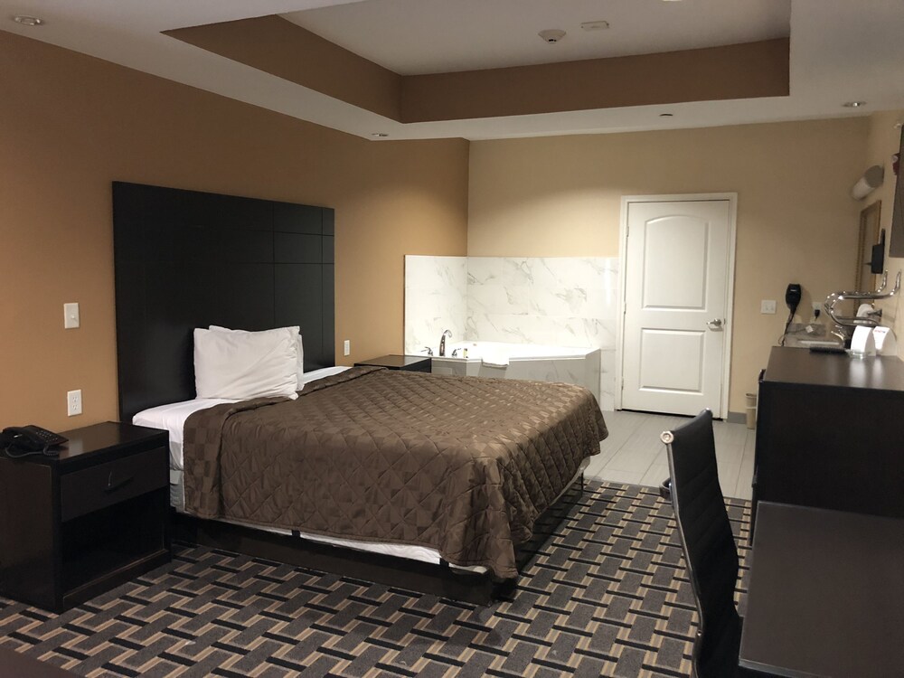 Downtowner Inns & Suites - photo 9