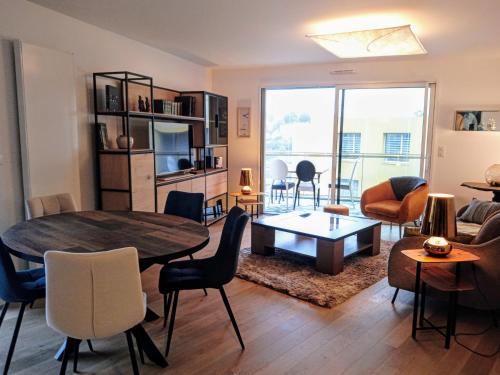 Blue Dock Sur Le Port Parking Wifi Linge En Option in Vannes, France