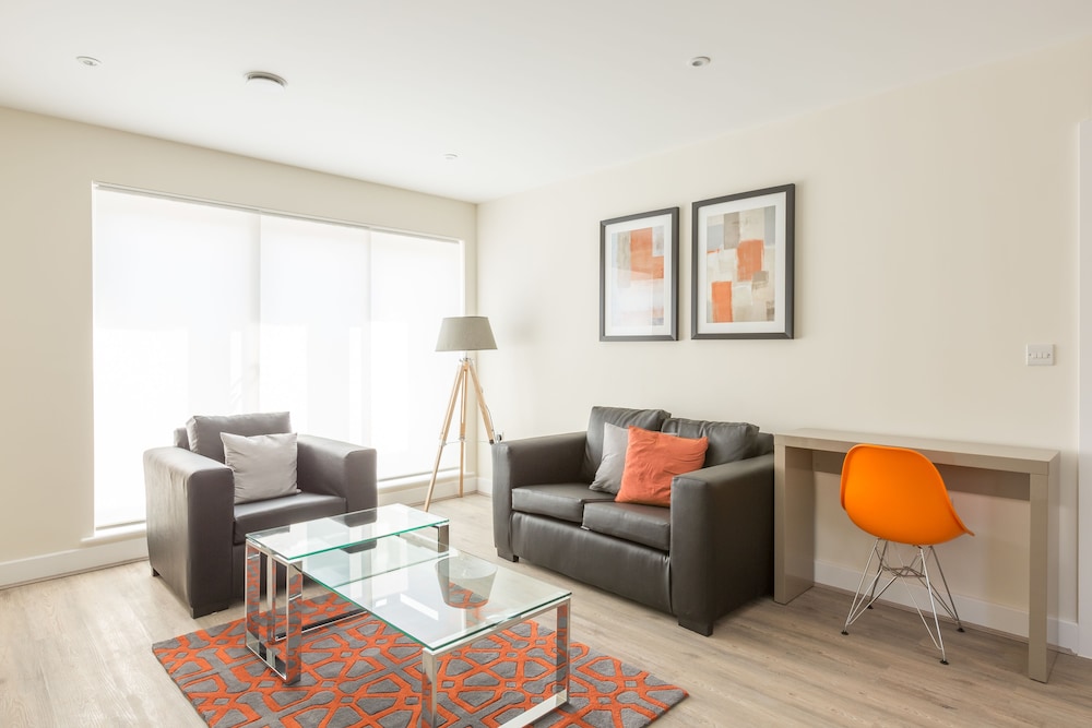 Solstice House by House of Fisher — 4-Star Luxury Hotel in Farnborough, United Kingdom