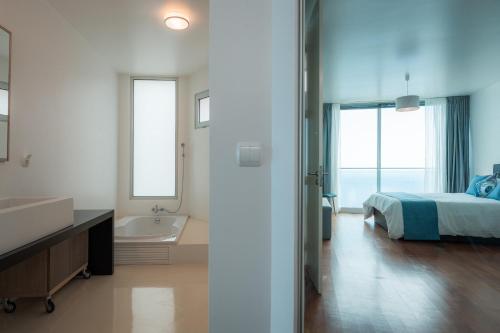 Sea View Villa Mar Lindo nr Ponta do Sol — 4-Star Luxury Hotel in Ponta Do Sol, Portugal