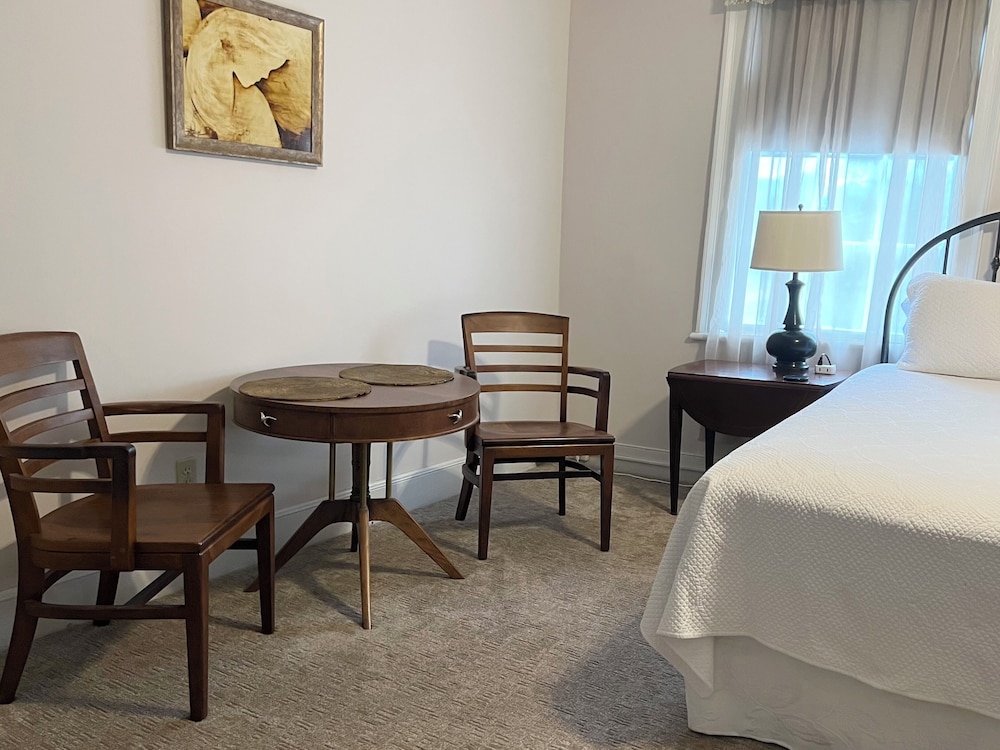 Rogues Harbor Inn - photo 22