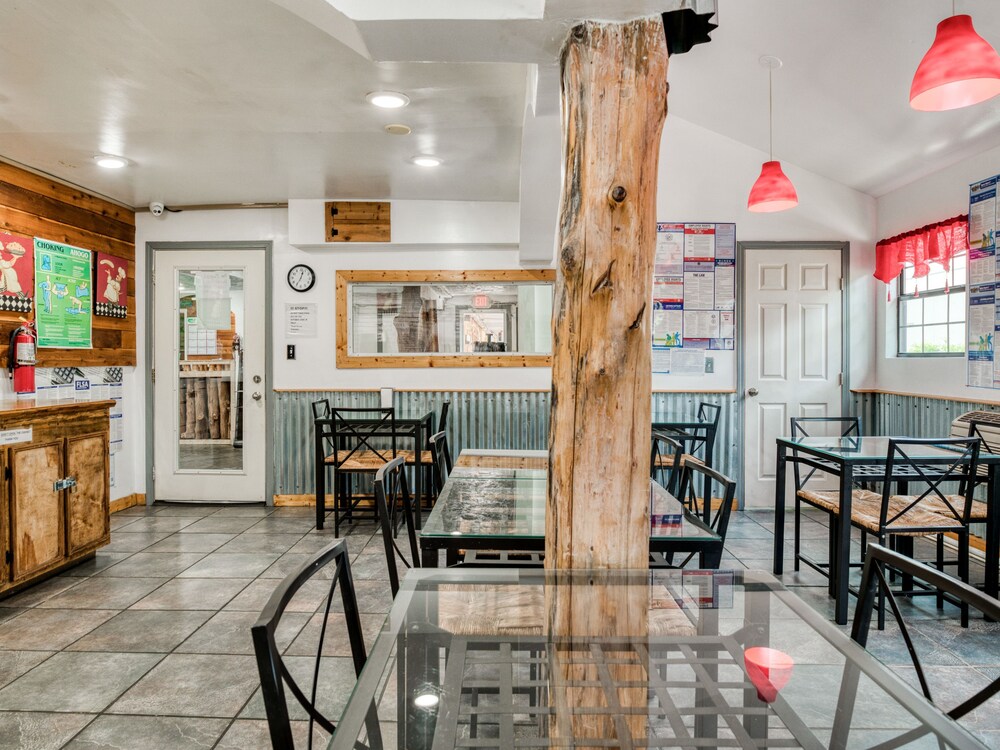 OYO Hotel Houston TX near Medical Center NRG Stadium - photo 22