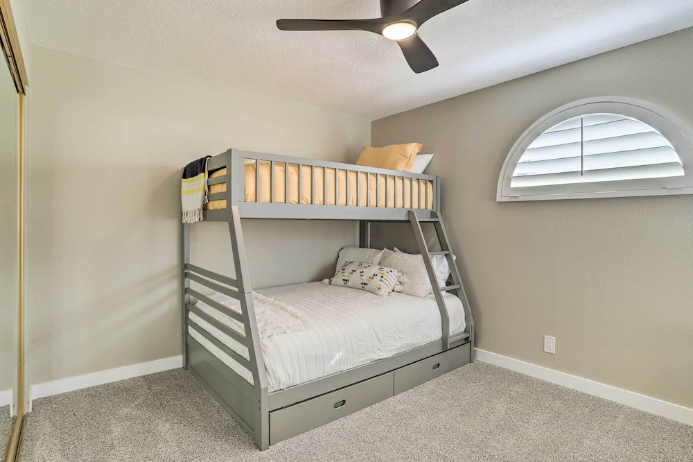 Chic Palm Desert Condo with Resort Style Amenities - photo 9