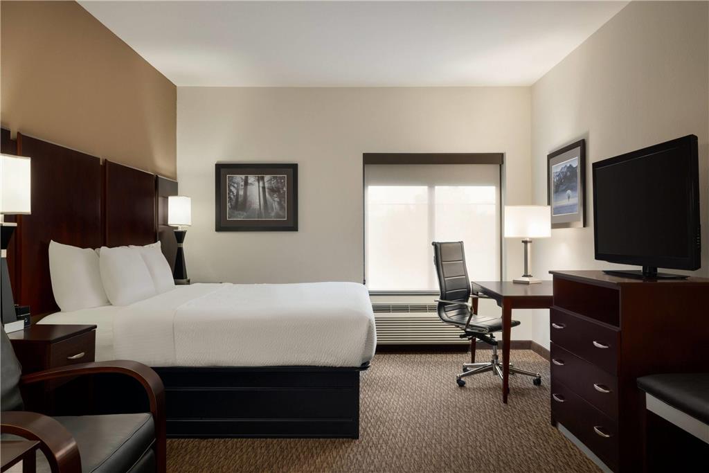 La Quinta Inn & Suites by Wyndham Memphis Wolfchase - photo 38