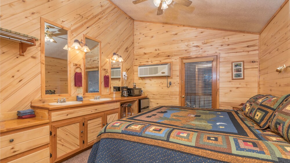 Upper Canyon Inn & Cabins - photo 33